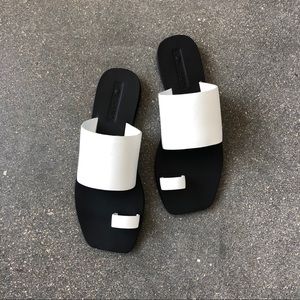 Sol sana Venus Slide White/ toe loop.